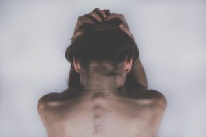 Zdrowa skóra głowy. Swędzenie skóry głowy – przyczyny